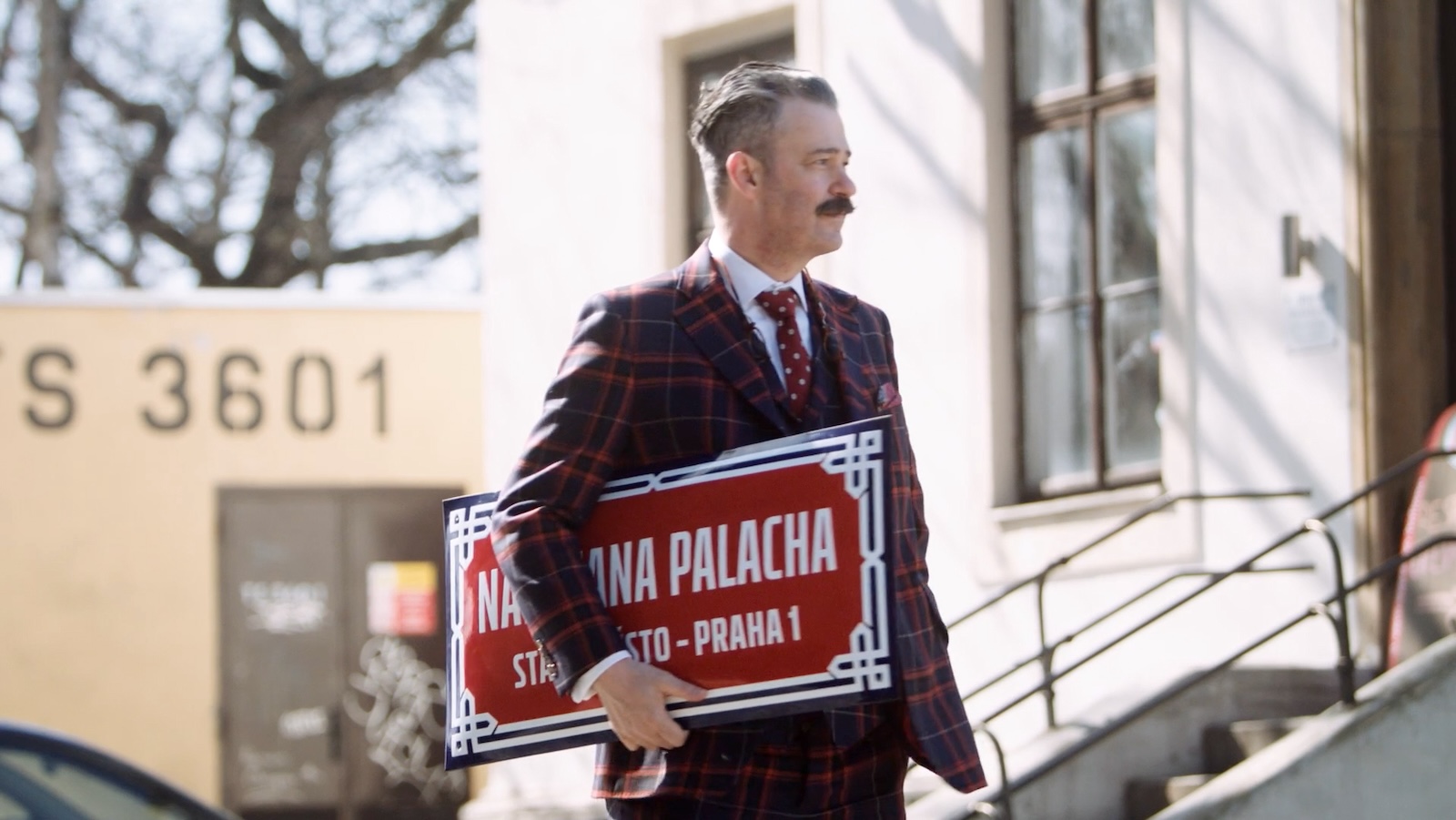 Film o českém grafickém designu vyzdvihne Sutnara, Muchu, turistické značky i pivo