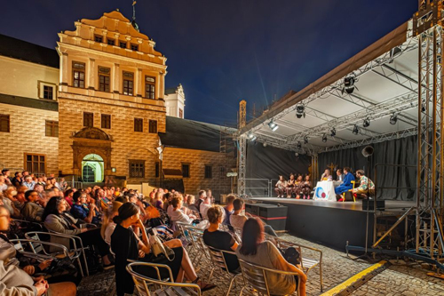 Divadelní festival Pernštejnlove startuje na pardubickém zámku příští týden