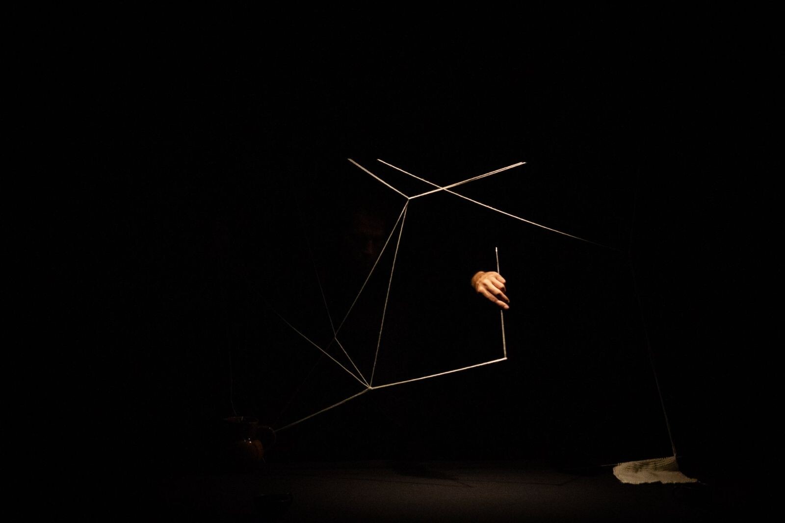 Inscenace TOUT | RIEN v rámci festivalu CIRKOPOLIS zavítá i do Divadla Drak