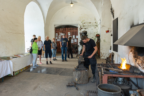 Dny otevřených ateliérů zvou za umělci a řemeslníky z celého Královéhradeckého kraje Dny otevřených ateliérů zvou za umělci a řemeslníky z celého Královéhradeckého kraje