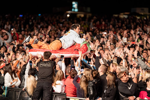 Festival Hrady CZ vstoupí do třetí dekády s Mirai, Landou i Mig 21,  poprvé bude v Hluboké nad Vltavou
