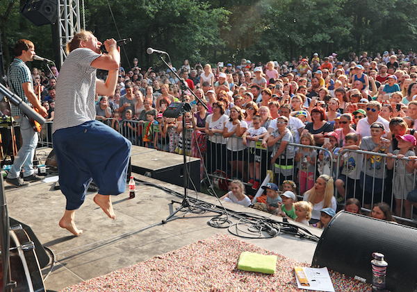 Prázdniny nekončí!  Největší rodinný festival Kašpárkohraní oznamuje kompletní program s Rybičkami 48, Tomášem Klusem a Michalem Hrůzou