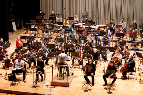 Červená abonentní řada královéhradecké Filharmonie láká na velká hudební díla