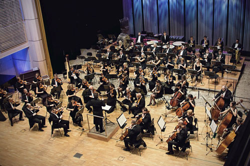 Královéhradecká Filharmonie zahájila sezónu Dvořákem a Gershwinem a představila nové album
