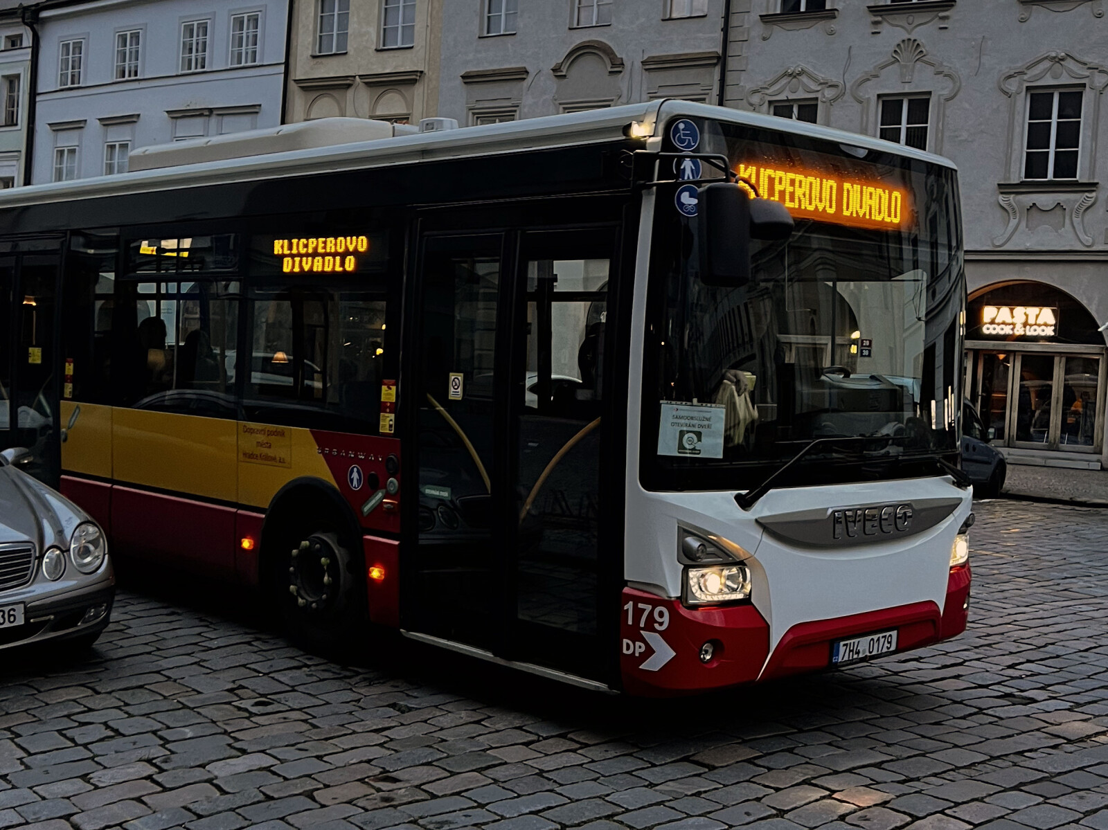 Klicperovo divadlo opět vypraví autobusovou linku pro seniory