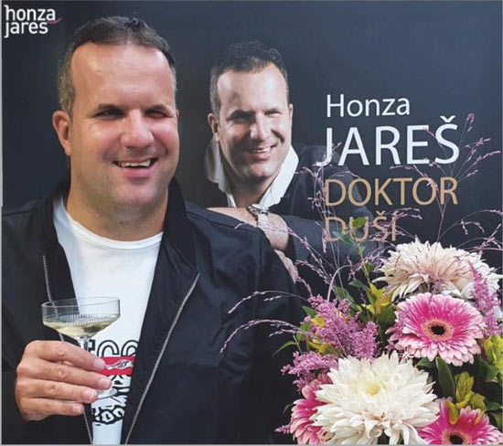 Nevidomý zpěvák a klavírista Honza Jareš vydává své druhé album Doktor duší!!! Jeho nové písničky vás spolu s jeho životním příběhem chytnou za srdce!!!