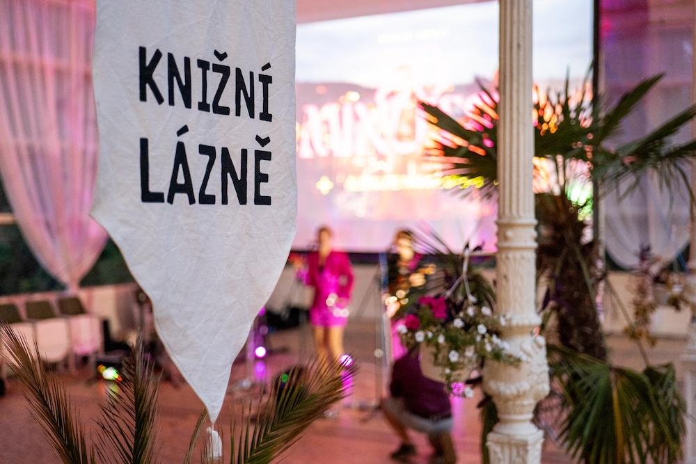 Festival Knižní lázně se blíží! Zaměří se i na mediální gramotnost, dezinformace  či queer minulost lázní