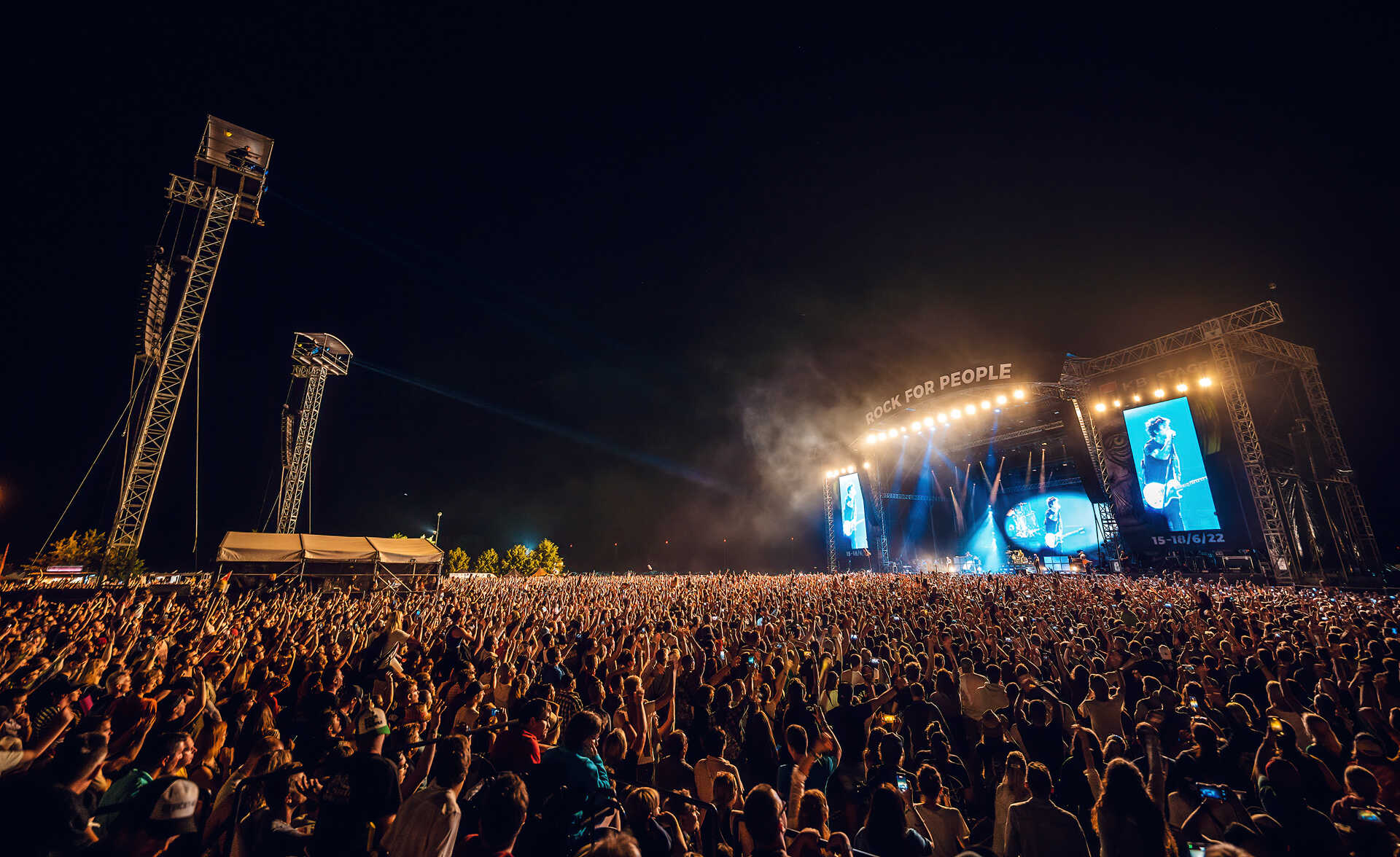 Rock for People startuje už ve čtvrtek! Do Hradce Králové se sjede na 600 umělců z celého světa Rock for People startuje už ve čtvrtek! Do Hradce Králové se sjede na 600 umělců z celého světa