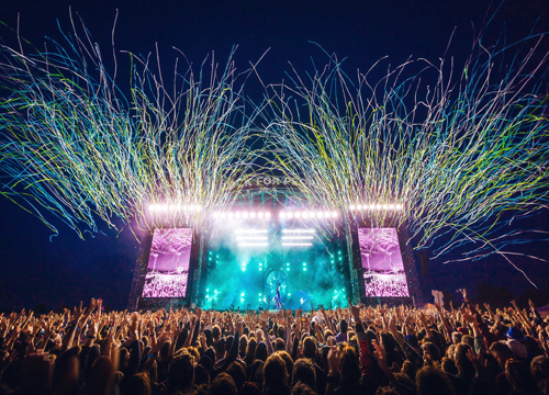 MUSE uzavřeli energickou show čtyřdenní festivalový ráj Rock for People