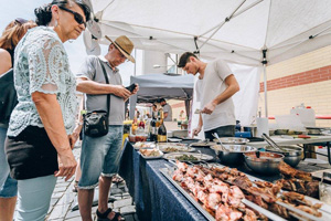 OJEDINĚLÁ GASTRONOMICKÁ TOUR S HUDEBNÍM ZÁŽITKEM STREET FOOD ROCKS JIŽ TUTO SOBOTU NA HRADECKÉ NÁPLAVCE